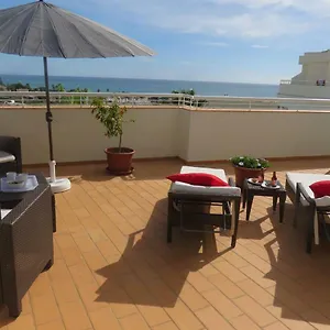 https://sea-view-apartment-near-porto-de-mos-beach-lagos.hotelaalgarve.com