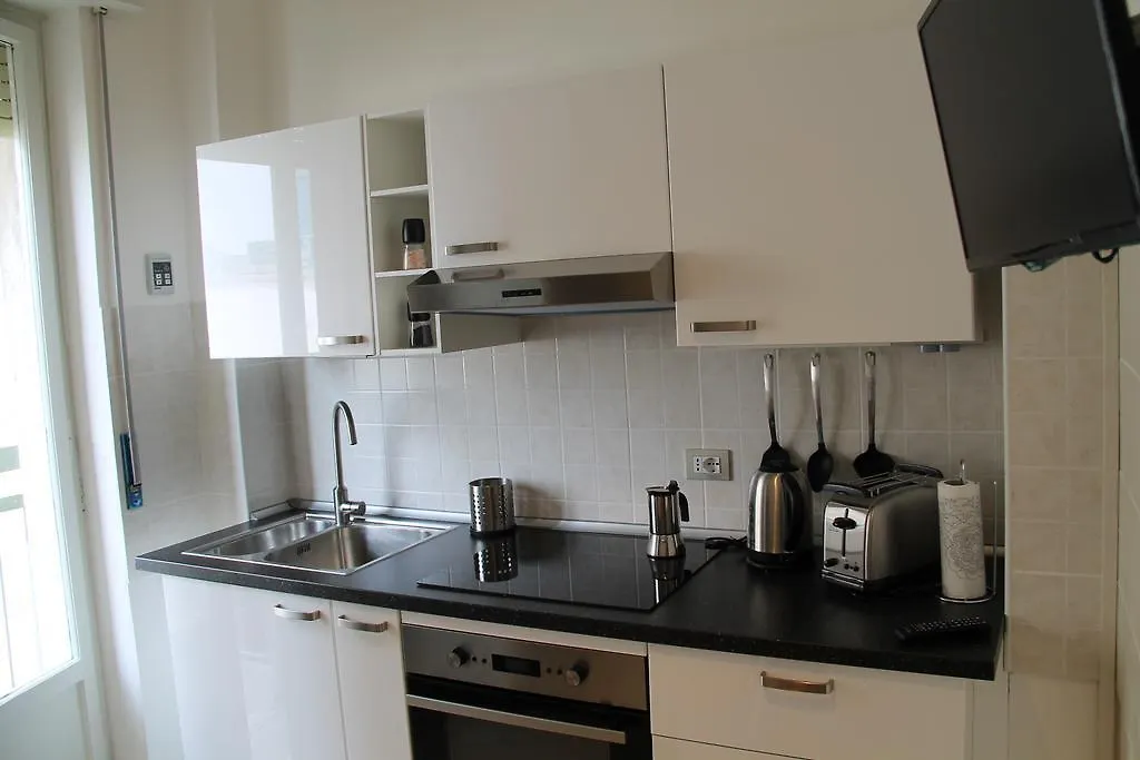 Stephenson Apartment Mediolan 0*,