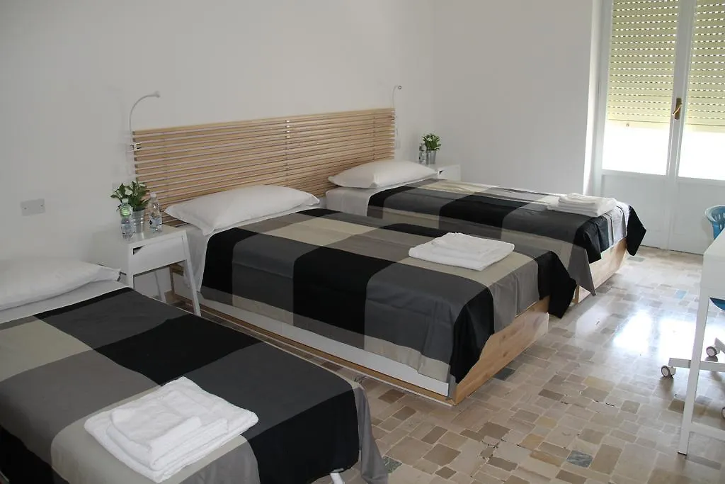 Stephenson Apartment Mediolan 0*,